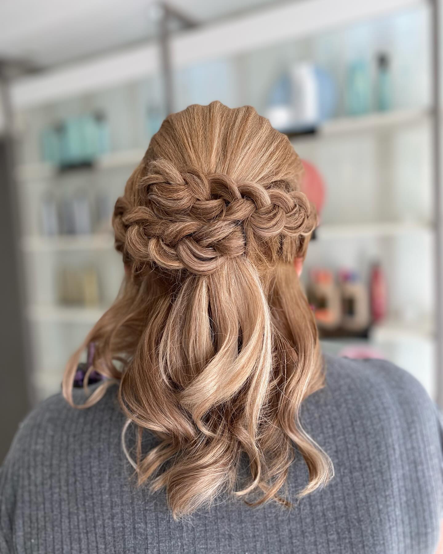 Maquiagem e Penteados