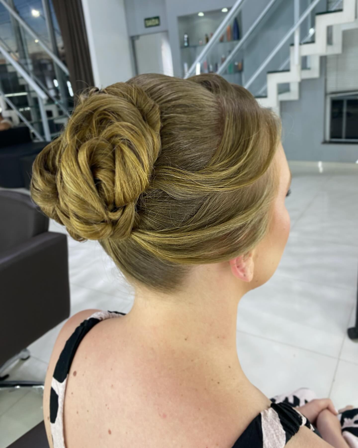 Maquiagem e Penteados