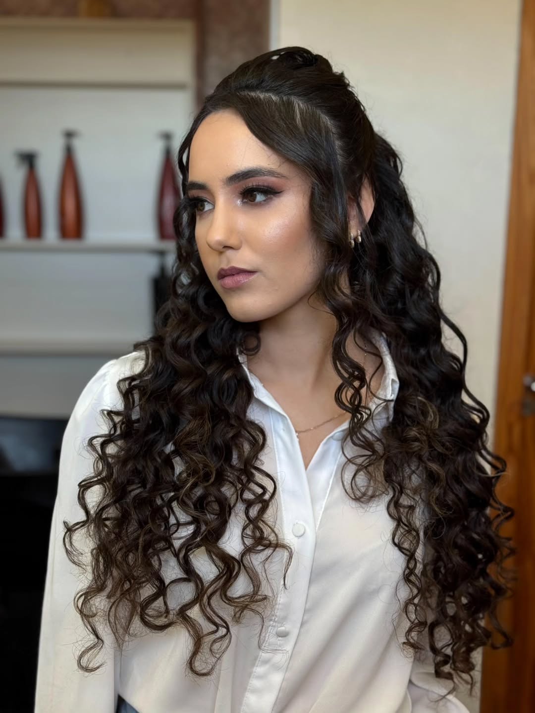 Maquiagem e Penteados