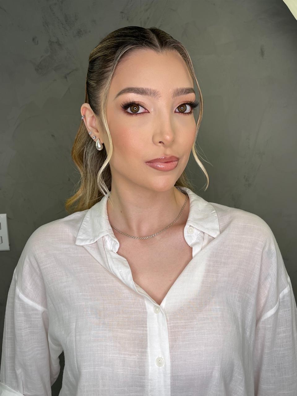 Maquiagem e Penteados